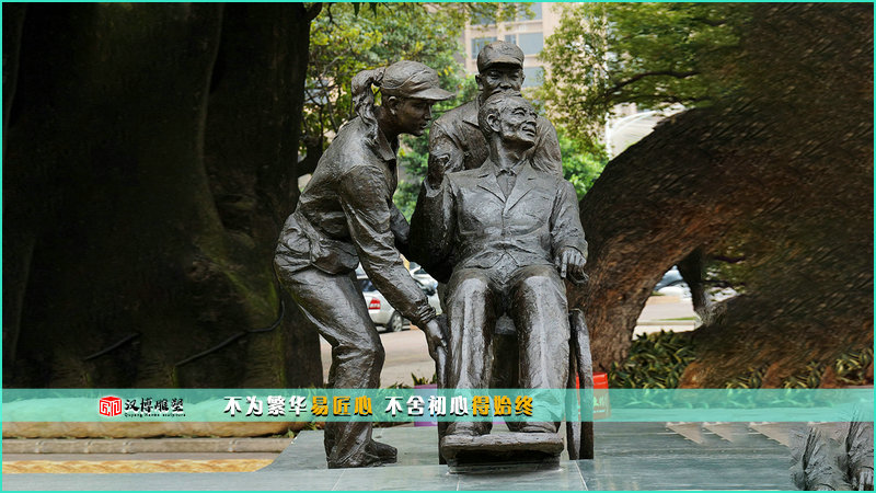 军人铜雕,帮助老人雕像,广场雕塑